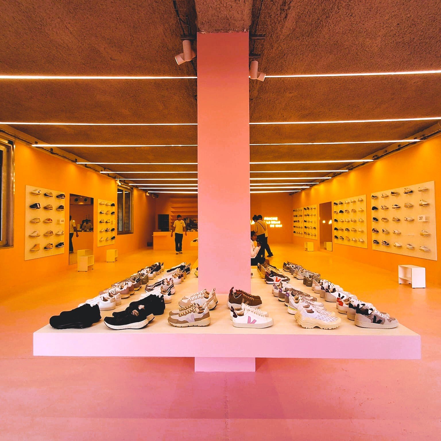 Boutique Veja rénovée à la Friche de la Belle de Mai, Marseille Boutique Veja rénovée à la Friche de la Belle de Mai, Marseille
